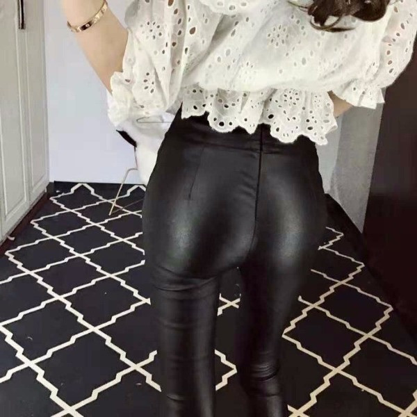 Pantaloni de dama cu centura si talie inalta de culoare neagra