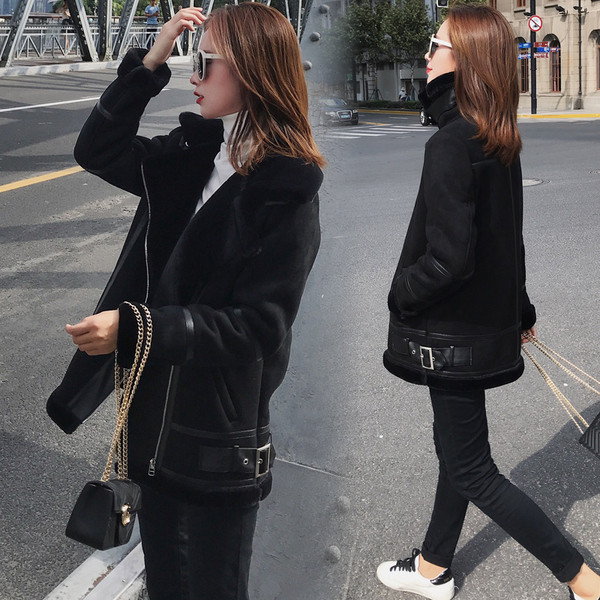 Palton de iarnă de damă modern, cu închidere asimetrică și căptușeală moale de culoare neagră