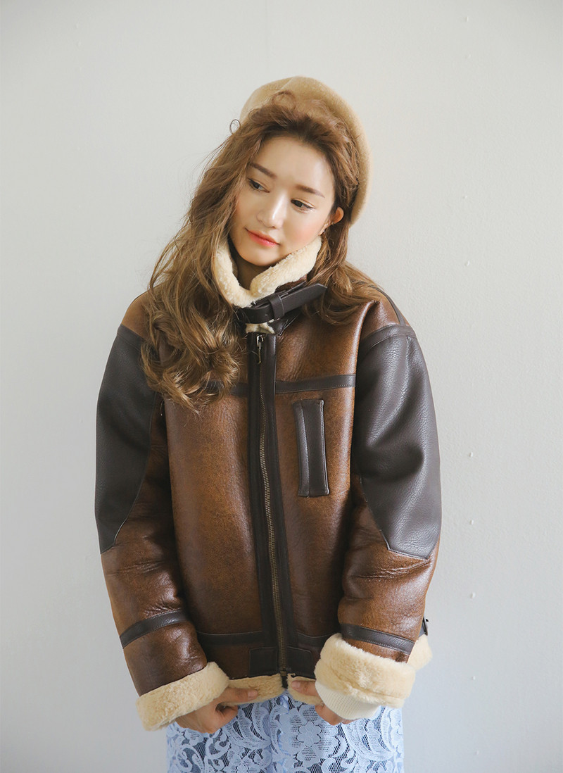 Palton de iarna de dama modern cu guler inalt si buzunare de culoare maro