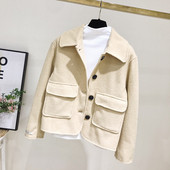 Нов модел дамско палто с джобове и копчета в бежов цвят