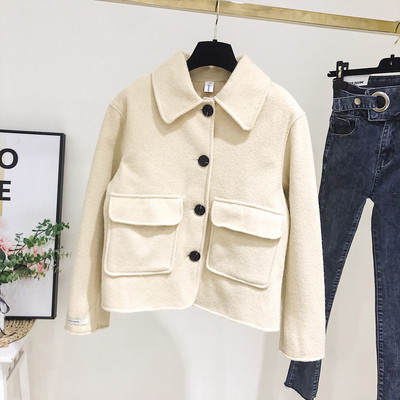 Нов модел дамско палто с джобове и копчета в бежов цвят