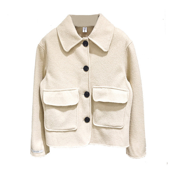 Нов модел дамско палто с джобове и копчета в бежов цвят