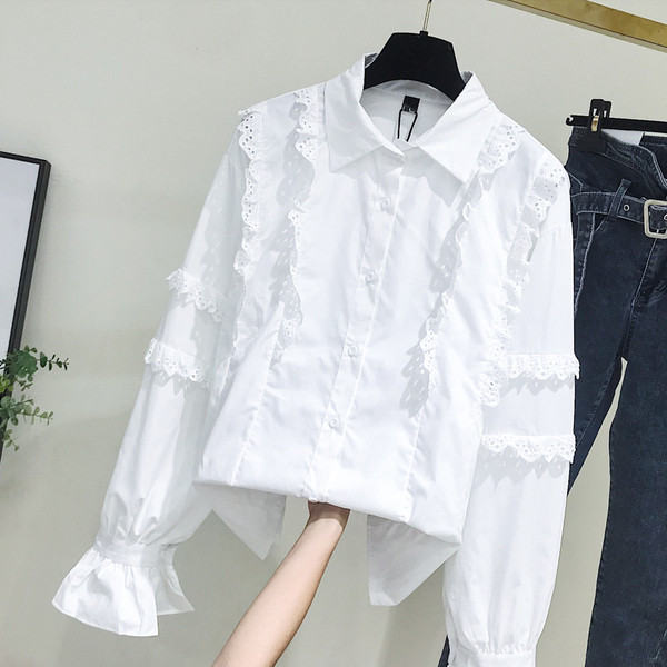 Cămașă modernă de damă cu guler clasic și mâneci lotus în alb