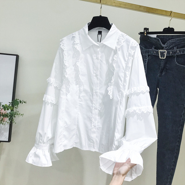 Cămașă modernă de damă cu guler clasic și mâneci lotus în alb