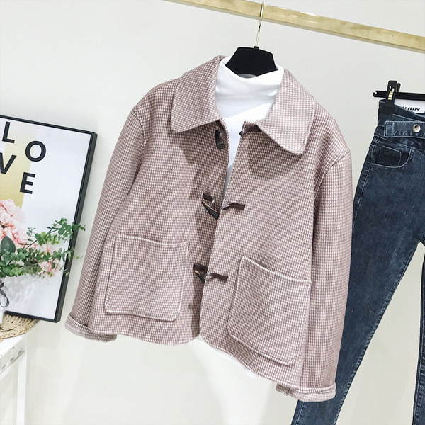 Palton de dama in carouri model nou cu nasturi si buzunare roz