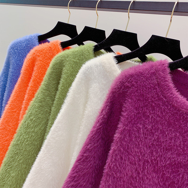 Pulover de damă din puf cu decolteu rotund în mai multe culori