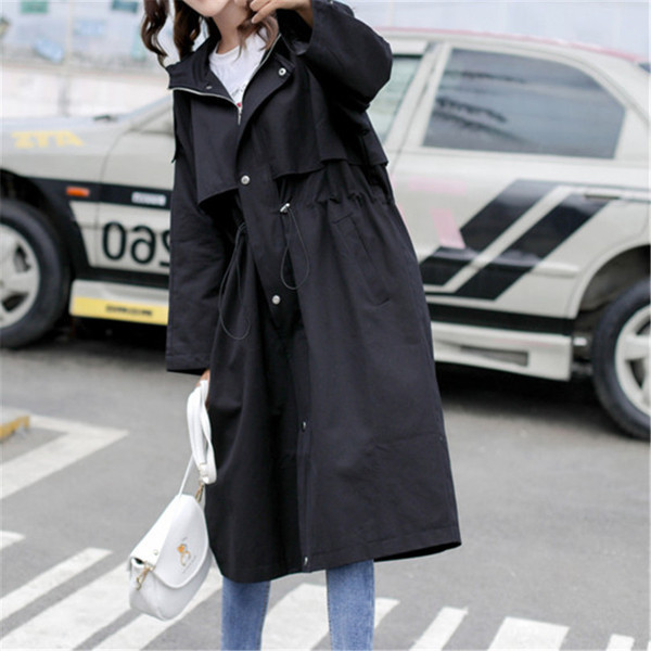 Modern női hosszú őszi kabát, gombokkal és cipzárral fekete és bézs színben