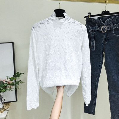 Μοντέρνα γυναικεία μπλούζα με κολάρο σε άσπρο, μαύρο και μπλε χρώμα