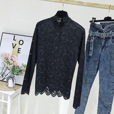 Μοντέρνα γυναικεία μπλούζα με κολάρο σε άσπρο, μαύρο και μπλε χρώμα