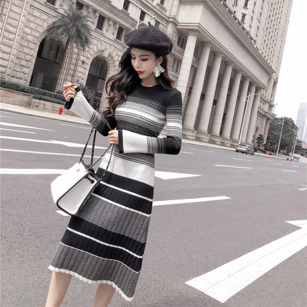 Μακρύ πλεκτό γυναικείο φόρεμα σε δύο χρώματα