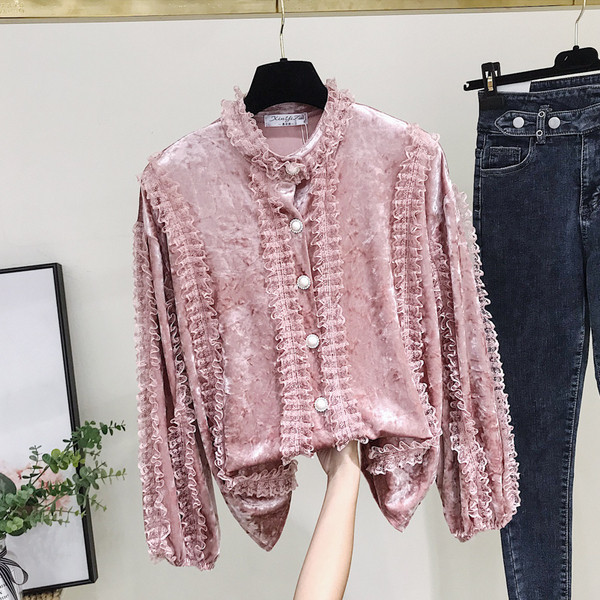 Cămașă de damă modernă din catifea cu nasturi în roz și alb