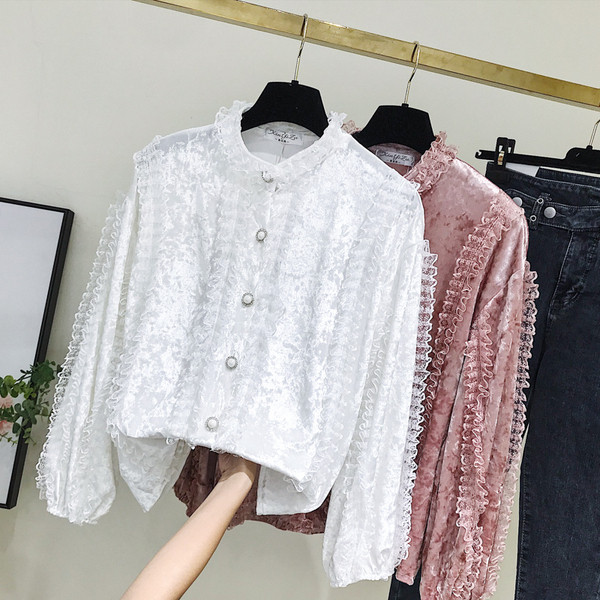 Cămașă de damă modernă din catifea cu nasturi în roz și alb