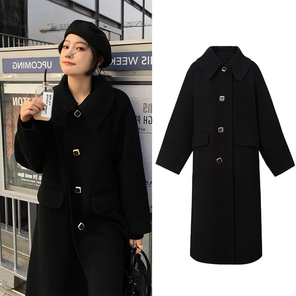 Modern, klasszikus női hosszú kabát, fekete gombokkal és zsebekkel
