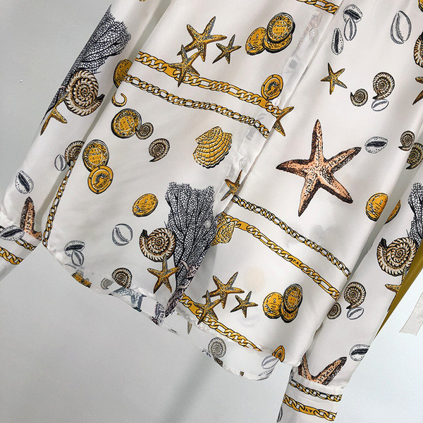 Cămașă largă de damă în alb cu model cu model