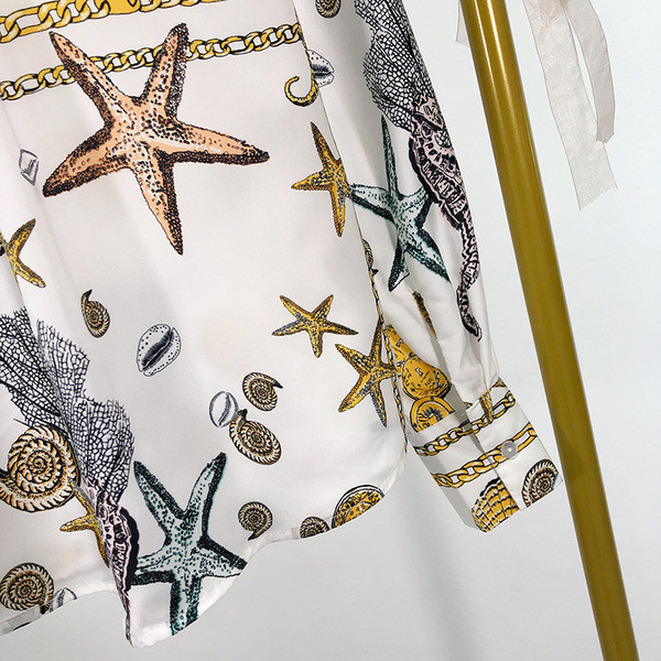 Cămașă largă de damă în alb cu model cu model