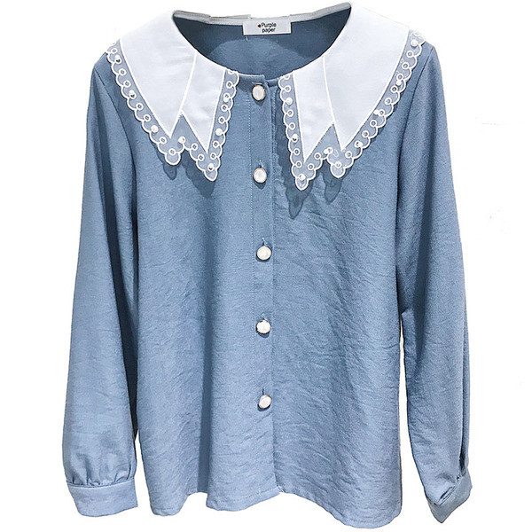 Cămașă modernă de damă cu decolteu rotund, nasturi și mâneci lungi în albastru și alb