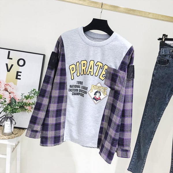 Bluză casual de damă cu decolteu O, aplicație și mâneci în carouri