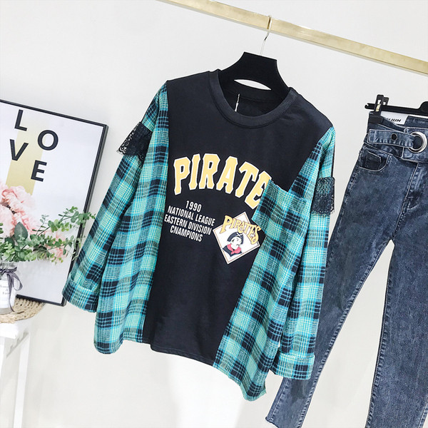 Bluză casual de damă cu decolteu O, aplicație și mâneci în carouri