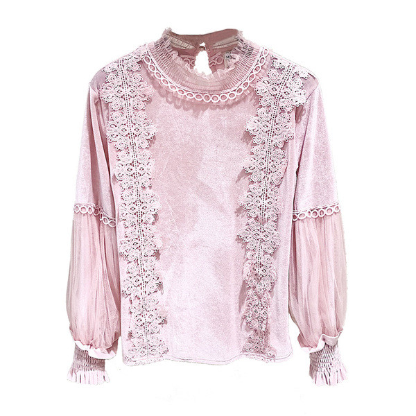 Κομψή γυναικεία μπλούζα με χαμηλό γιακά σε ροζ και άσπρο χρώμα