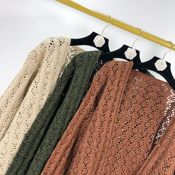 Vestă subțire de damă fără închidere în bej, maro și verde