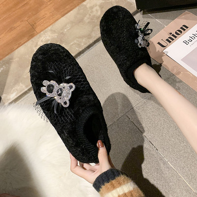 Γυναικεία παπούτσια με τρισδιάστατο στοιχείο σε τρία χρώματα