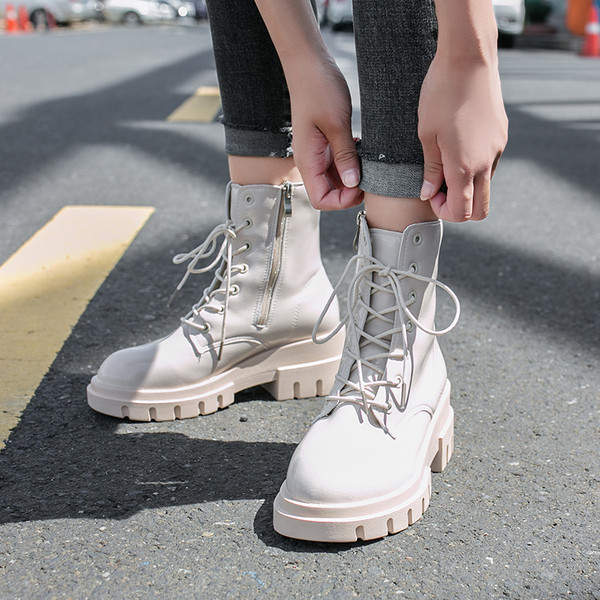 Télre is alkalmas női alkalmi bőrcsizma két színben