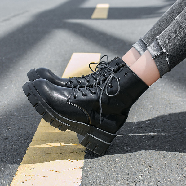 Télre is alkalmas női alkalmi bőrcsizma két színben