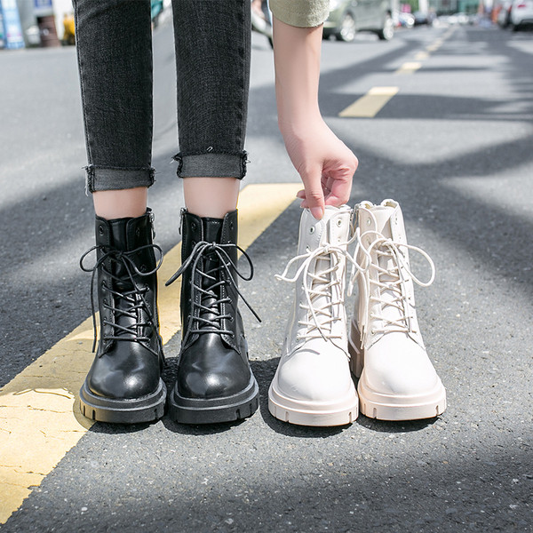 Télre is alkalmas női alkalmi bőrcsizma két színben