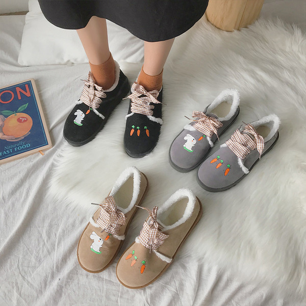 Pantofi casual de dama cu captuseala moale si aplicatie in trei culori