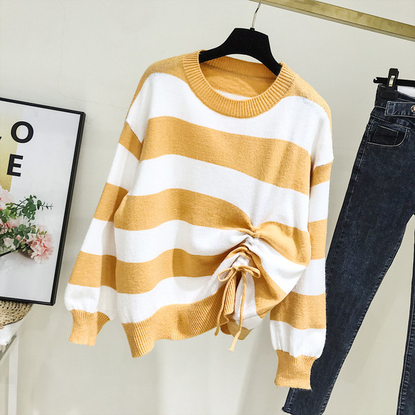 Pulover de damă modern în dungi cu decolteu rotund în albastru, galben, verde și portocaliu