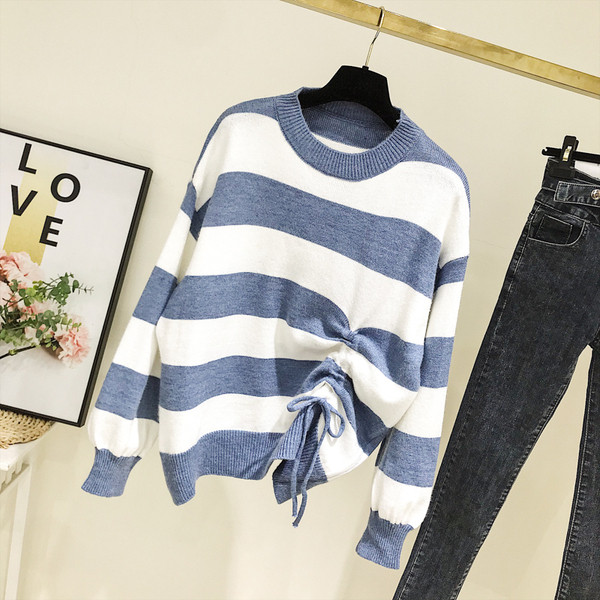 Pulover de damă modern în dungi cu decolteu rotund în albastru, galben, verde și portocaliu