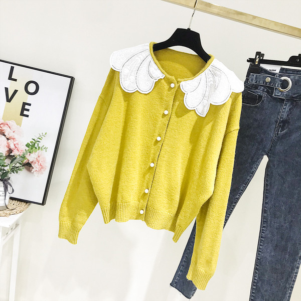 Alkalmi női kardigán sárga és bézs gombokkal