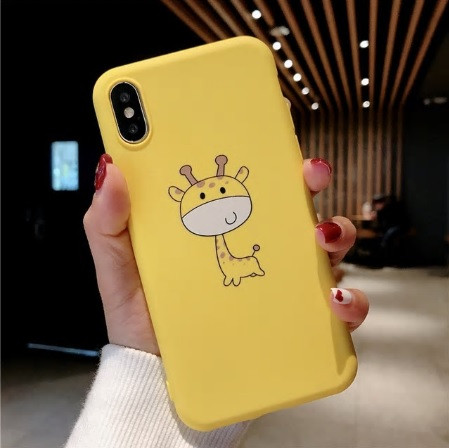 Силиконов калъф с апликация на жираф за iPhone XS Max в жълт цвят