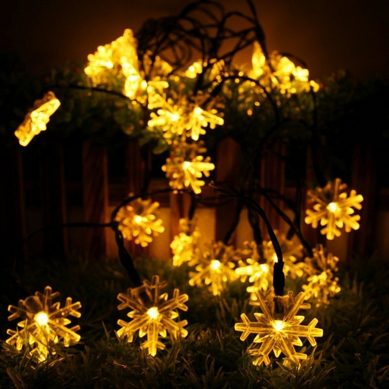 Karácsonyi LED lámpák hópelyhek formájában fehér, sárga és színes színben - 6 méter