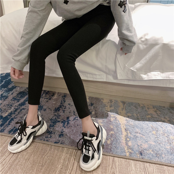 Jambiere sport și de zi cu zi în gri și negru