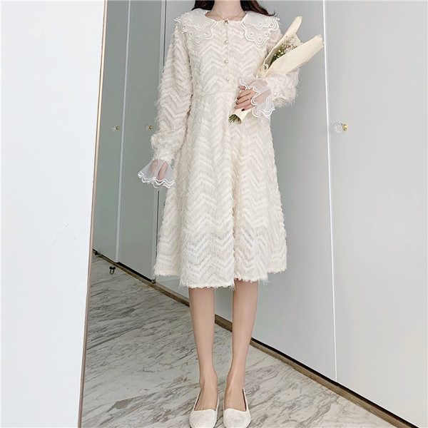 Rochie lungă cu franjuri și tul în alb și negru