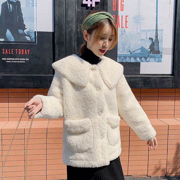 Palton modern de dama cu perle si buzunare in verde si alb