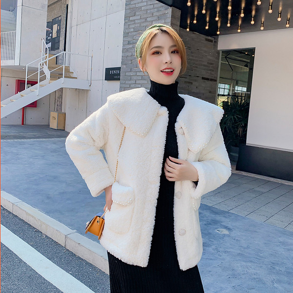 Palton modern de dama cu perle si buzunare in verde si alb