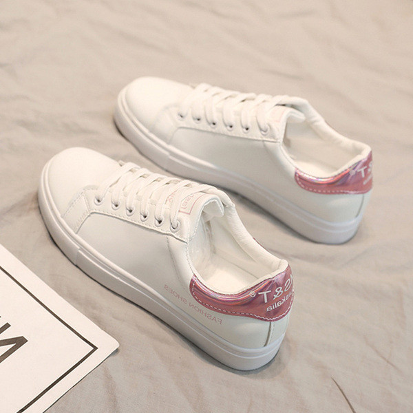 ÚJ Modern női tornacipő lapos talppal, fehér színben