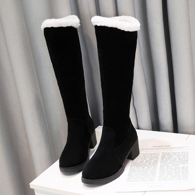 Modern női téli csizma puha béléssel, fekete színben