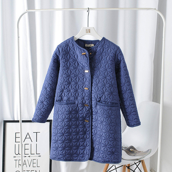 Модерно дамско дълго палто с копчета и джобове в бежов и син цвят 