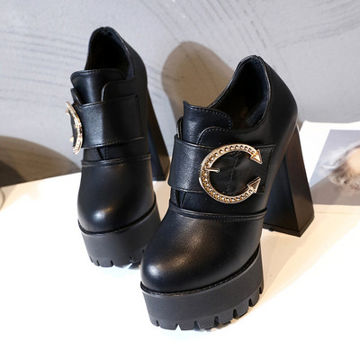 Μοντέρνες γυναικείες μπότες με ψηλό τακούνι με μεταλλικό στοιχείο σε δύο χρώματα