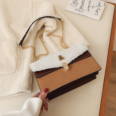 Geanta de dama moderna cu puf si element metalic in mai multe culori