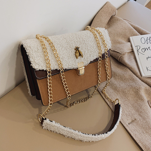 Geanta de dama moderna cu puf si element metalic in mai multe culori