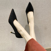 Pantofi de dama eleganti model ascutit cu toc subtire