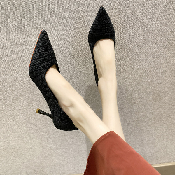 Pantofi de dama eleganti model ascutit cu toc subtire