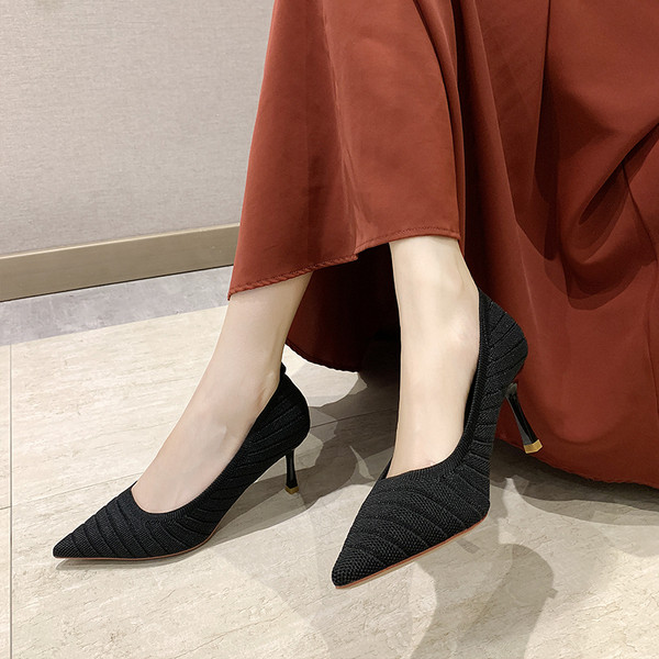 Pantofi de dama eleganti model ascutit cu toc subtire