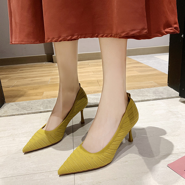 Pantofi de dama eleganti model ascutit cu toc subtire