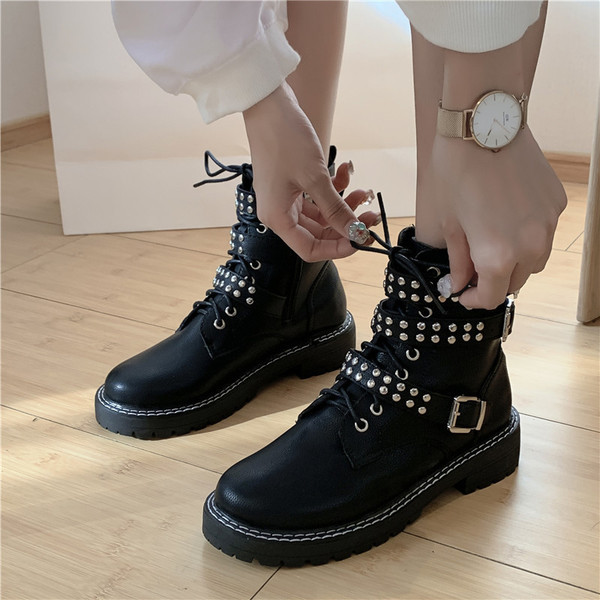 Model NOU de ghete dama cu element metalic si catarama in culoarea neagra