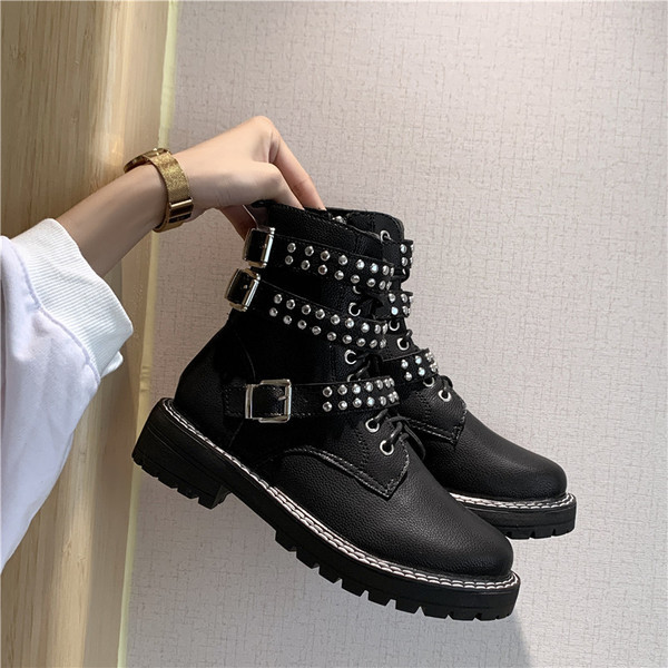 Model NOU de ghete dama cu element metalic si catarama in culoarea neagra